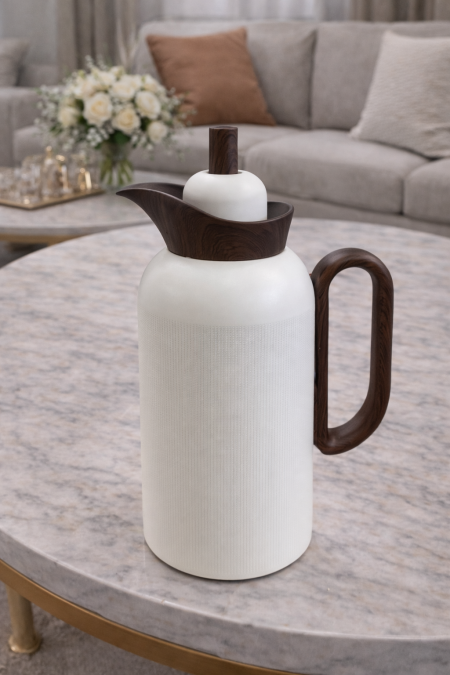 تيرموس ابيض مع خشب