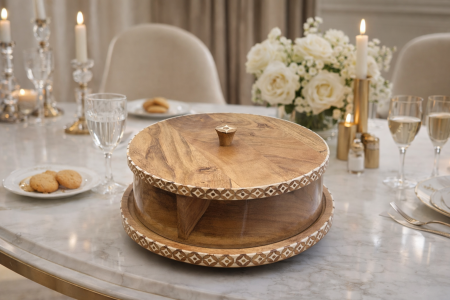 مضيفة تقديم مقطعة من الداخل