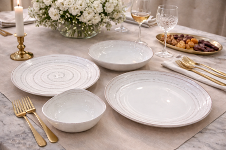 طقم سفرة 24 قطعة ابيض مخطط عشوائي