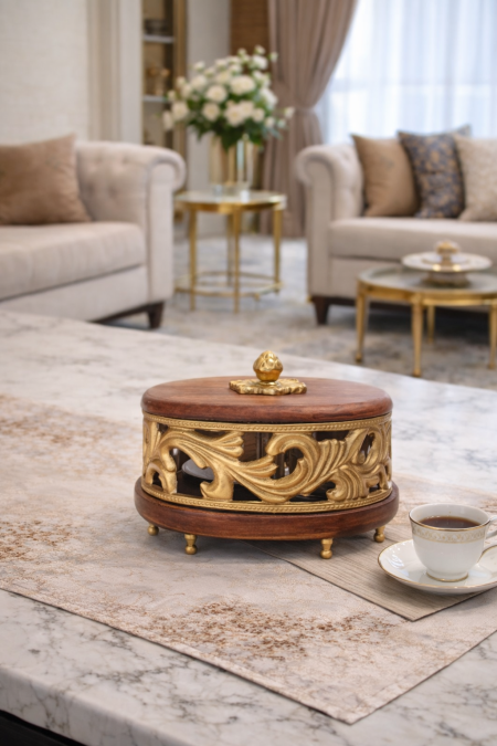 مضيفة نحاس هندي مع علبتين زجاج للتقديم