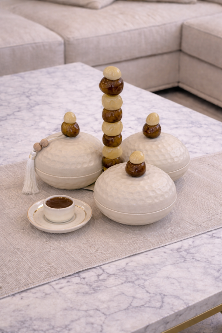 مضيفة الاحجار الكريمة ستاند مع 3 علب