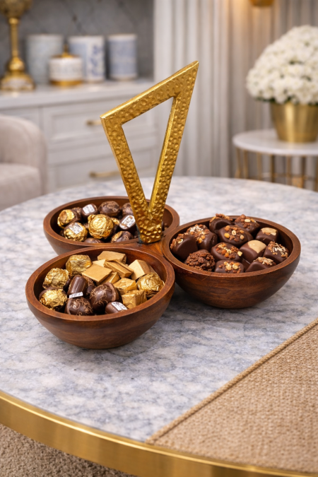 مضيفة هندي ثلاثيه مع ستاند ذهبي