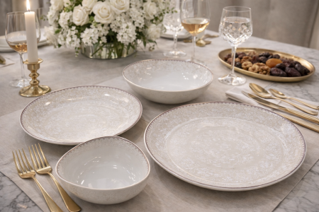 طقم سفرة ابيض منقش ورد 24 قطعة