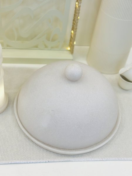 مضيفة رخامية مدور مع غطا