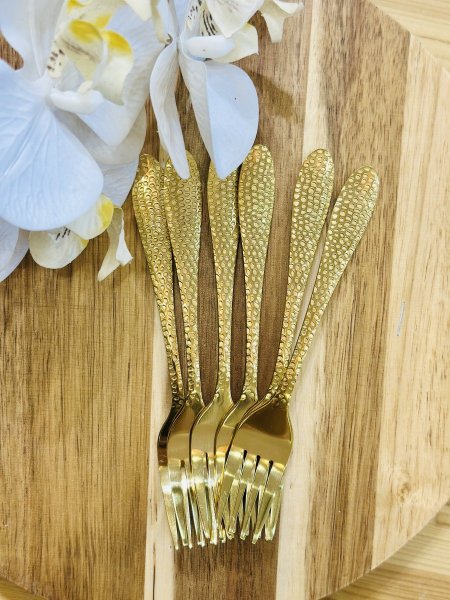 طقم 6 شوك ذهبي مبزر