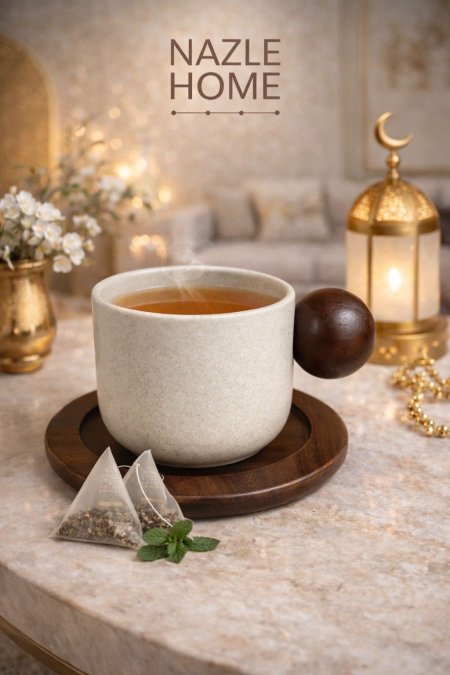 مج فخار مع صحن خشب