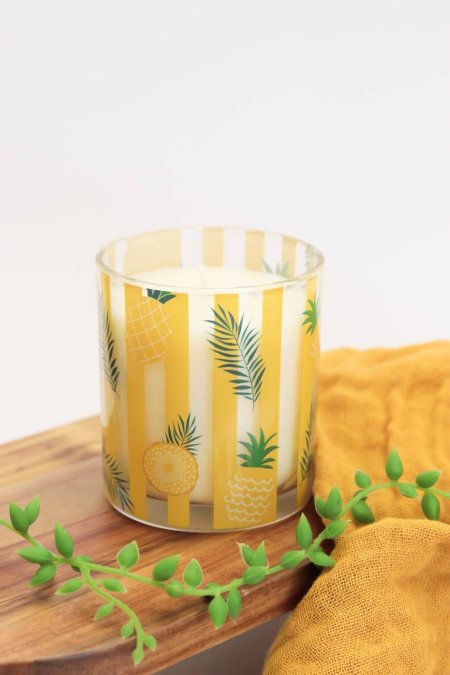 شمعة برائحة الاناناس