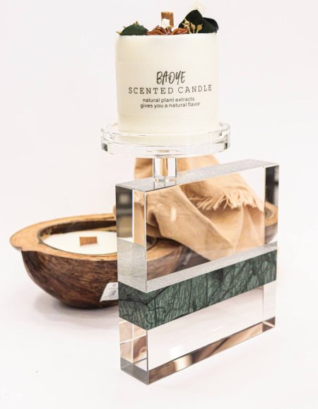 تحفة كرستال مع حاملة شمع مع نقشة رخامية