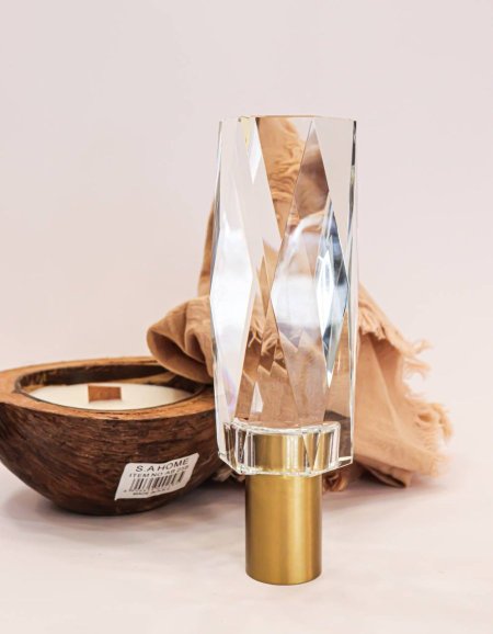 تحفة كرستال مع قاعدة ذهبية