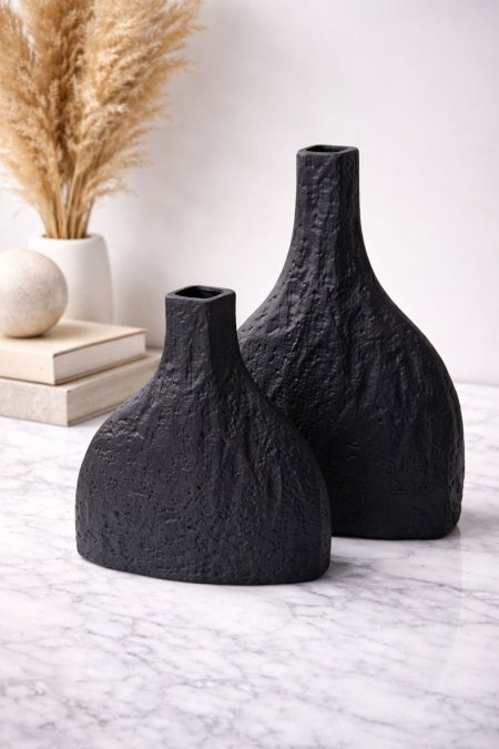 تحف حجر لون اسود