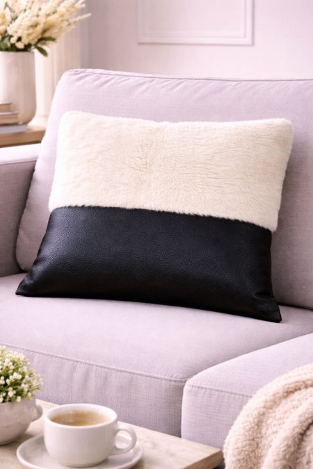 كوشينز 45*45 جلد اسود مع فرو ابيض