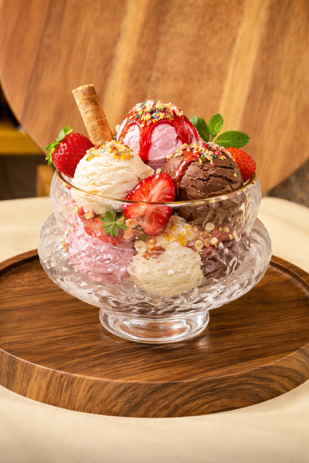 طقم 6 كاسات بوظة شفاف حز ذهبي