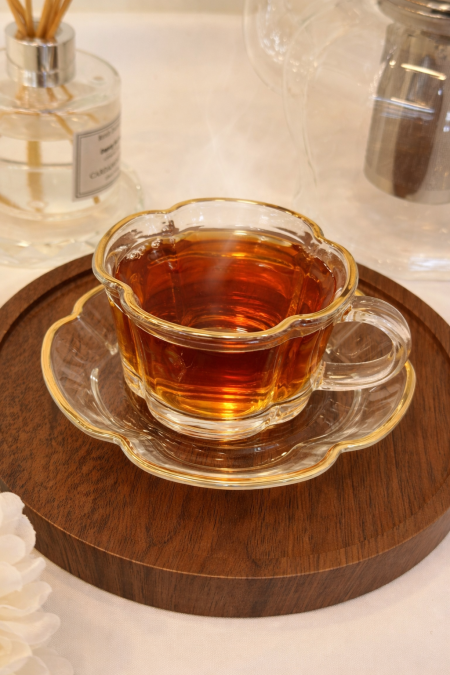 طقم 6 كاسات شاي شفاف مع حز ذهبي