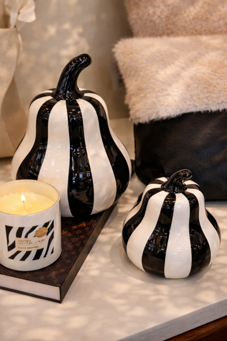 تحفة مخطط ابيض واسود