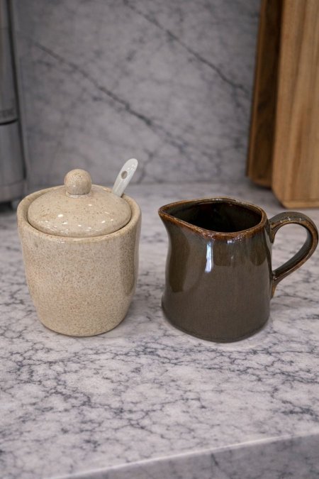 طقم قطعتين زجاج سكرية + علبة للقطر