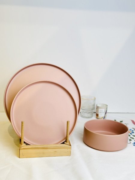 طقم صحون 18 قطعة _ زهري