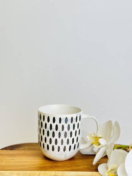 مج نسكافيه ابيض واسود - بيضاوي