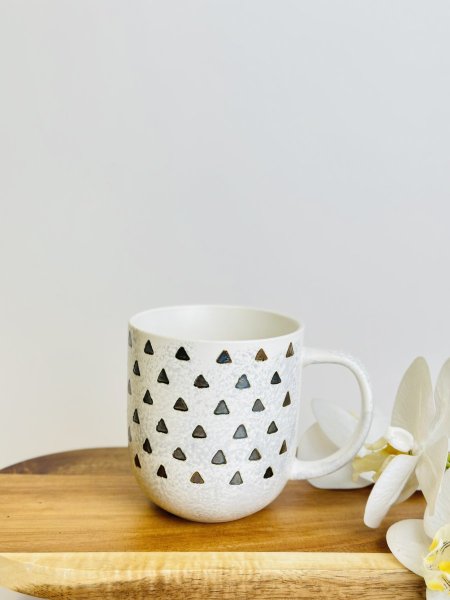 مج نسكافيه ابيض واسود -مثلث