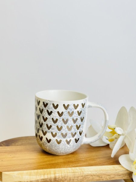 مج نسكافيه ابيض واسود قلب