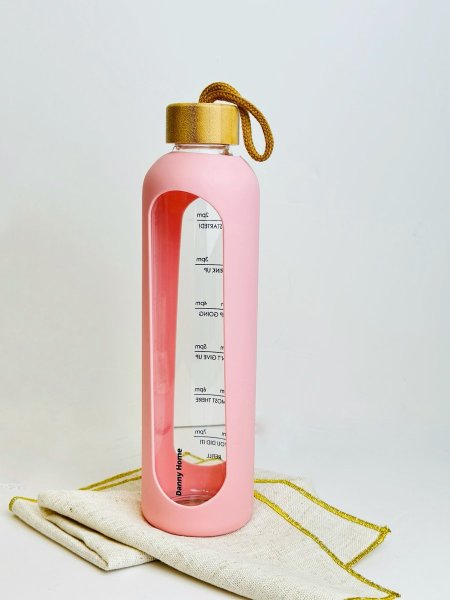 قنية ماء مع اطار جلد زهري