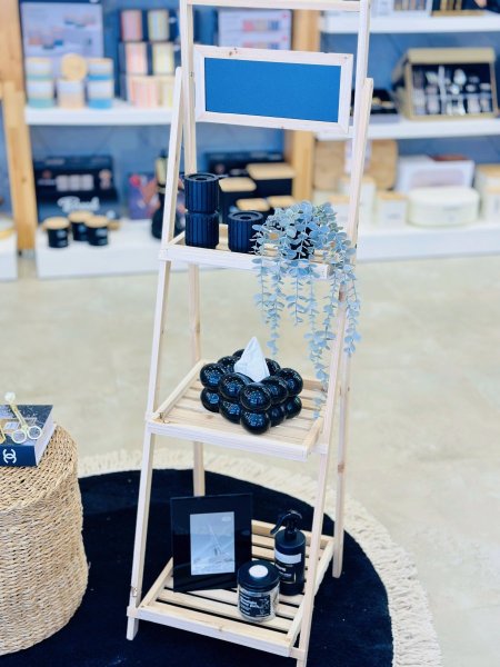 سلم ديكور هرمي 3 طبقات