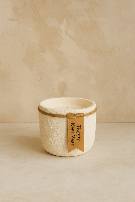 شمعة حجر لون ابيض