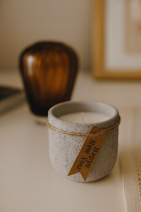 شمعة حجر لون رمادي