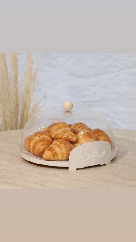 مضيفة حلويات بشكل انيق - بيج